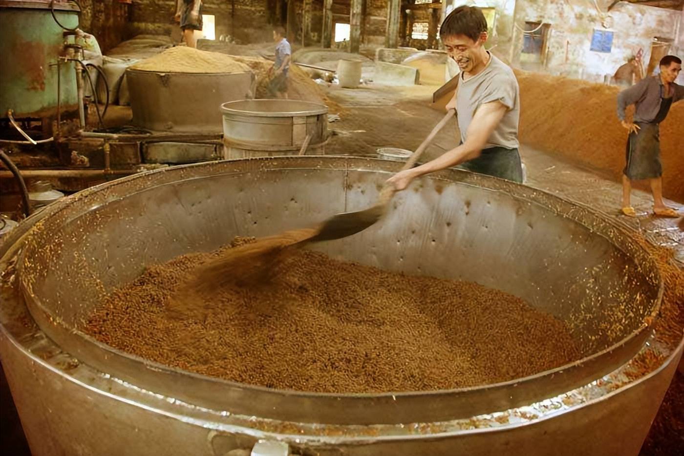 美国,巴西等国主导,它们的乙醇生产方式主要是陈粮或甘蔗等农作物酿造