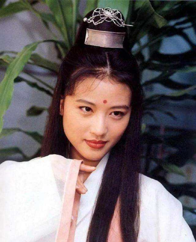 赵雅芝正巧赶上赵雅芝的颜值巅峰期,这一版的周芷若是无数人心中的