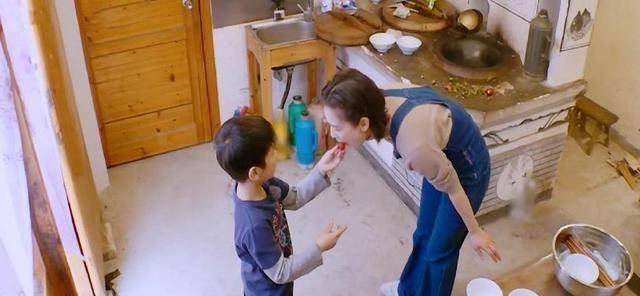 原创妈妈是超人黄圣依与儿子感情升温安迪我还是很爱妈妈的