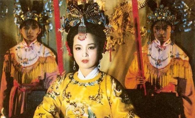 原创红楼梦中元春在大观园精心组建的朋友圈到底为何瞬间就被摧毁