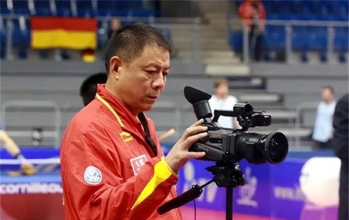 原创国乒前功勋主教练李晓东不后悔女儿出国打球