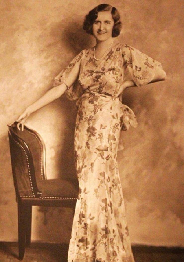 美国第一宅女继承34亿财产将自己锁在公寓80年一生只爱洋娃娃