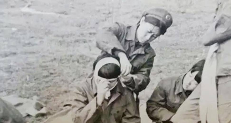 原创1984年大阅兵曾在老山战役中获得一等功的医护兵钟惠玲受邀参加