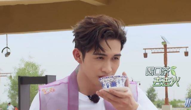 原创原创极挑最美素人嘉宾五官神似热巴张彬彬夸赞临走还送礼物