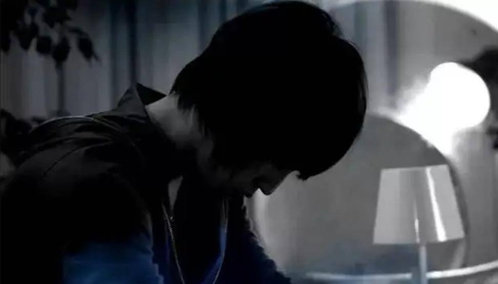 一开始,李自力面试了几个园艺师的工作,进展得也很顺利,但入职以后他