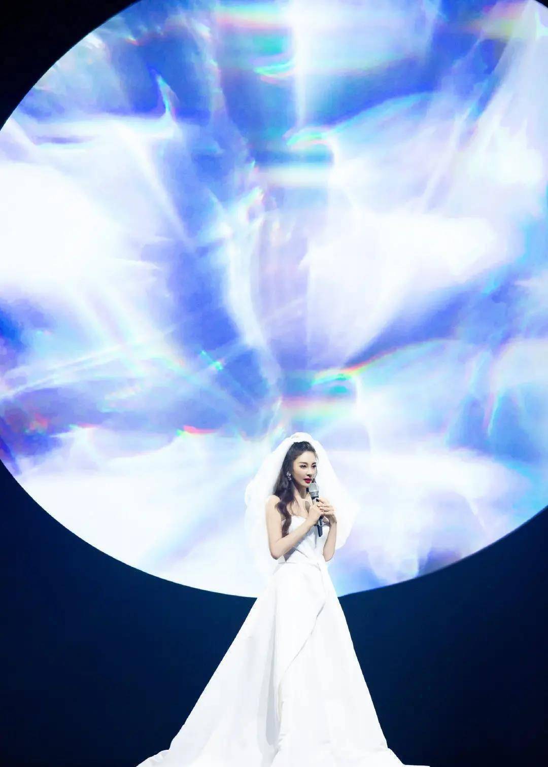 第二组的组员是万茜,李斯丹妮,张雨绮,张含韵,金晨,黄龄