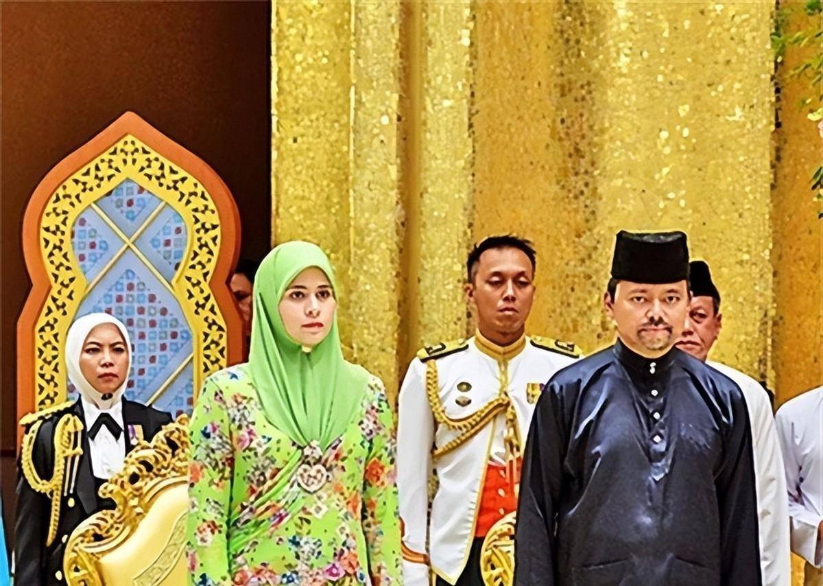 原创小国文莱枯竭的石油奢靡的王室出路在何方