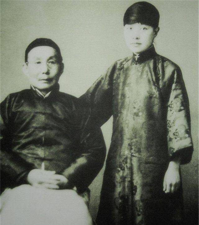 原创她对儿子缺乏教育死后墓碑惹来孙子报复冰心一家贻笑大方