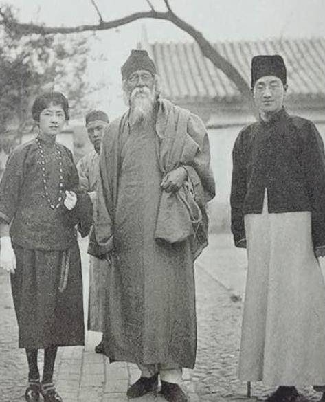 原创陆小曼挥霍无度徐志摩连打7份工养家还要向前妻借钱补亏空