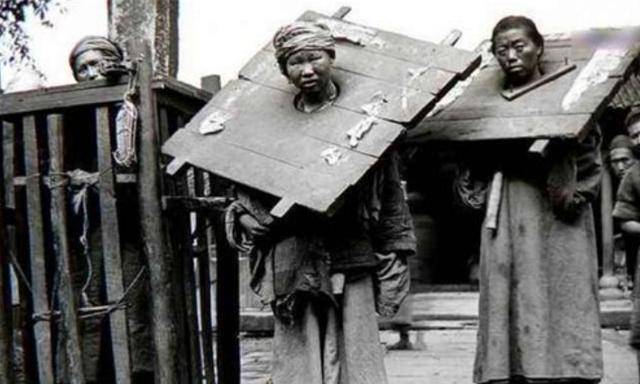 原创古代刽子手月薪多少挥一刀就顶普通人大半年犯人家属抢着送钱