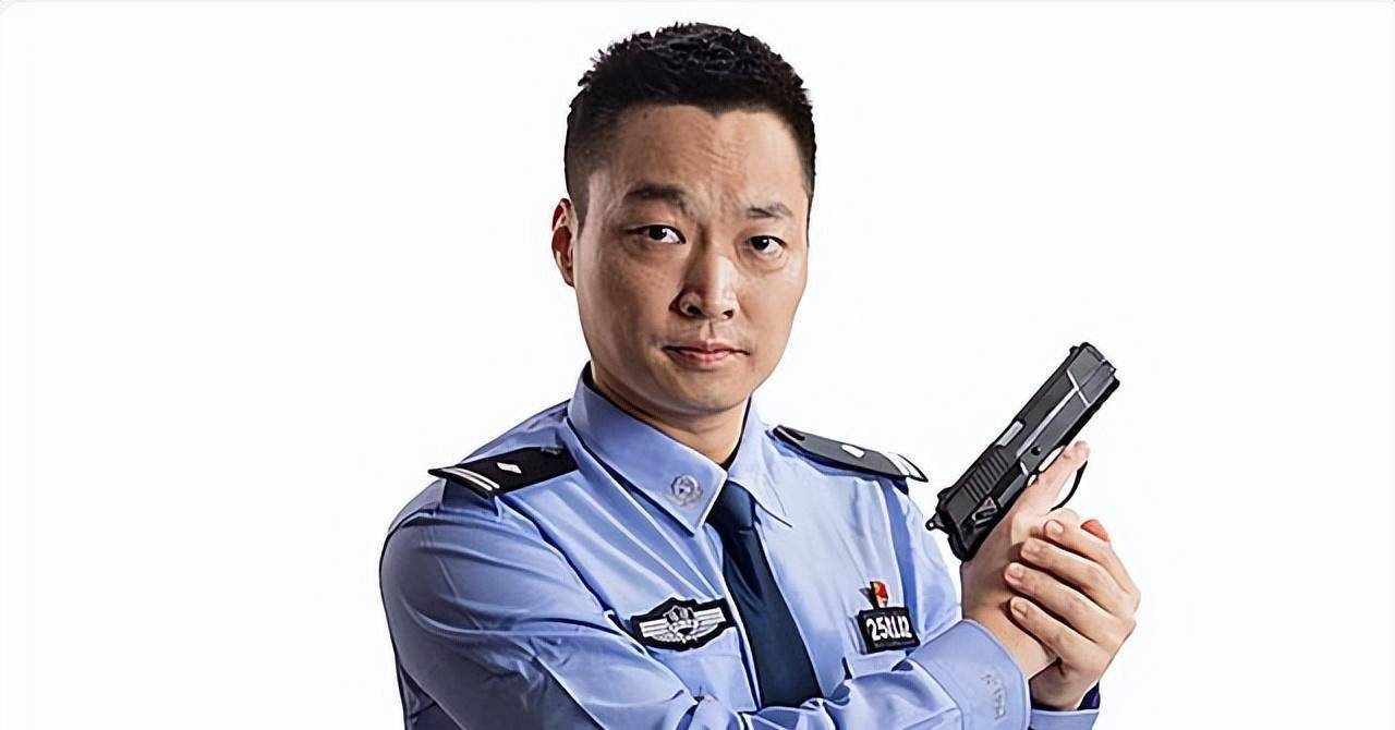 皇天不负有心人,连续奔波七天的卢霖终于寻觅到了安伟良的身影.