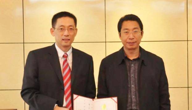 原创漂亮高考状元妻一双龙凤胎儿女和110岁爷爷造就施一公的幸福