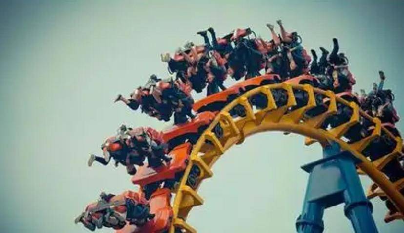 原创英国过山车安乐死3分钟转一圈7个回环引发脑死亡