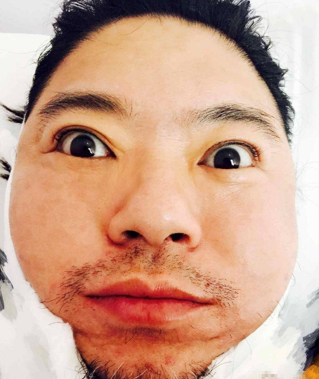 祖父——前清华大学校长高景德;外祖父——深圳大学创办者张维;外祖母