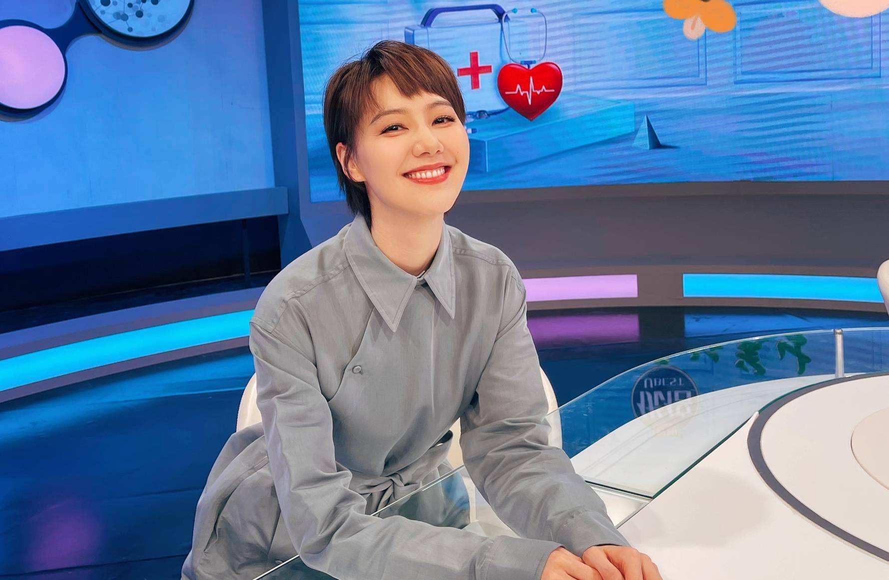 主持人王冠公开回应恋情传闻不是央视门面尼格买提