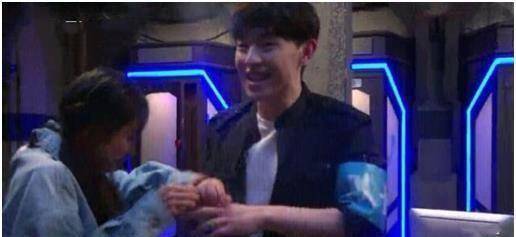 原创原创密室大逃脱邓伦和杨幂关系暧昧是爱情还是故意炒作