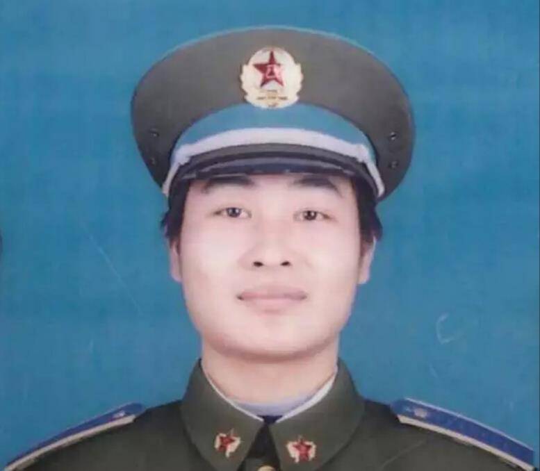 原创飞行员张超为挽救舰载机牺牲后妻子被特招入伍已成海军上尉