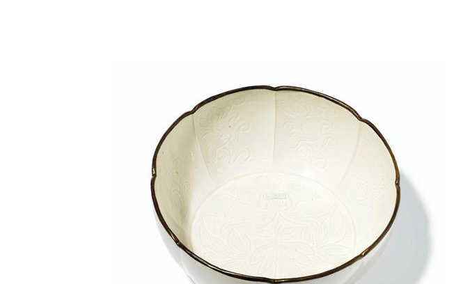 根据福羲市场调研部分析:不同造型的定窑瓷器在市场上的价格也是不同