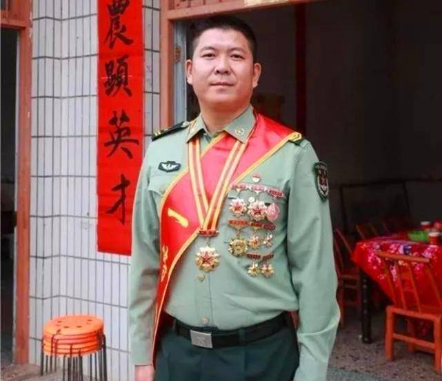 原创谭斌第72集团军四级军士长在2019年东海实战军演中立一等功