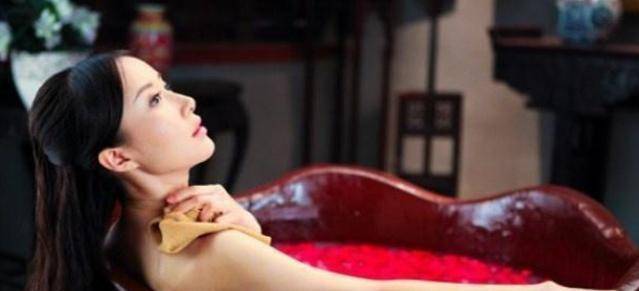 原创古代女孩多久洗一次澡宫女们一年只洗一次主要原因是怕生病