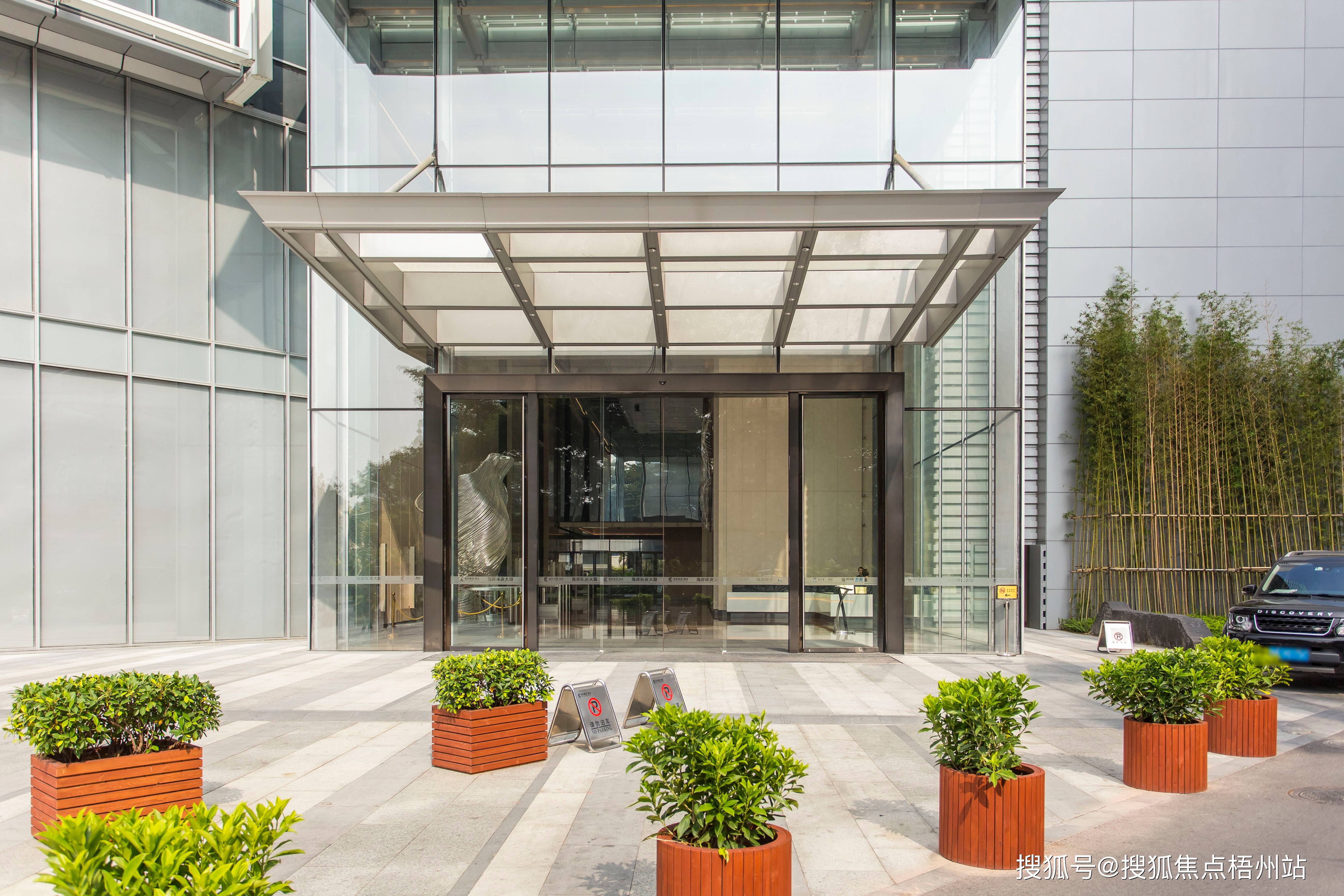 深圳海岸中心租120人独立办公室精装修带家具交通便利可注册