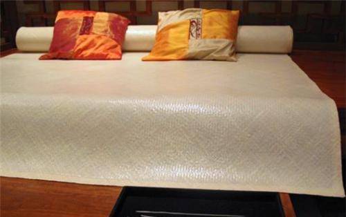 故宫翻出一张破凉席清理干净后专家大喜价值至少2000万