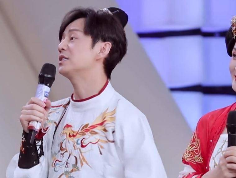 蔡文静第一次来到"快速书",魏炜,我不得不采取张欣的感受照顾女孩.