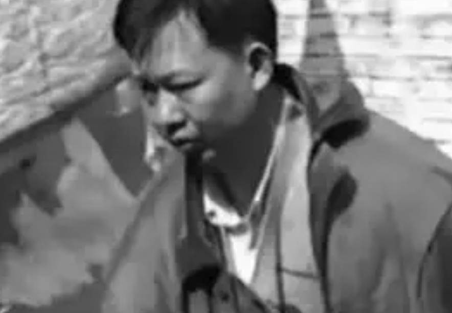 案发当天下午,陈恂敏还组织了一场规模不小的饭局,在饭店门口,他碰见