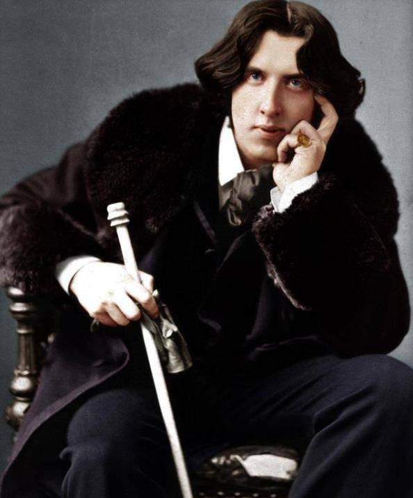 原创著名金句王王尔德因生前的一句话墓碑吸引无数少女献吻