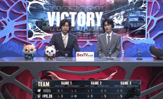 中期梦之女巫利用闪现将杂技演员击倒送椅,前锋前来救援但被击倒.