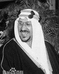 哥哥治国无能,弟弟抢了王位成治国英主,却被精神病侄子开枪打死_伊本