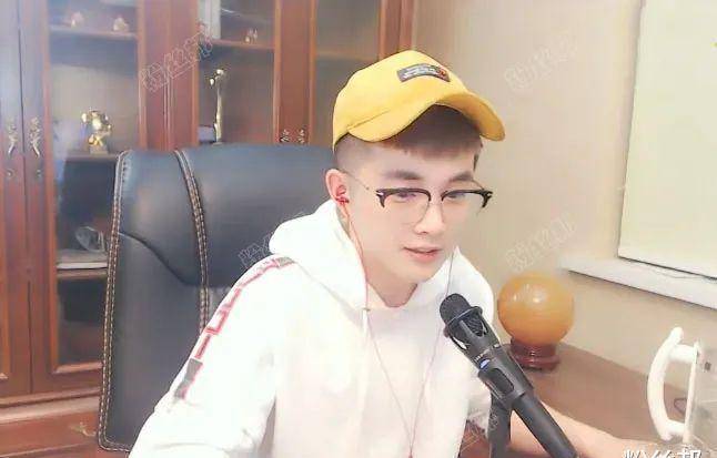 模仿虎牙斗鱼雨轩转型户外人气大涨有望成为yy户外一哥