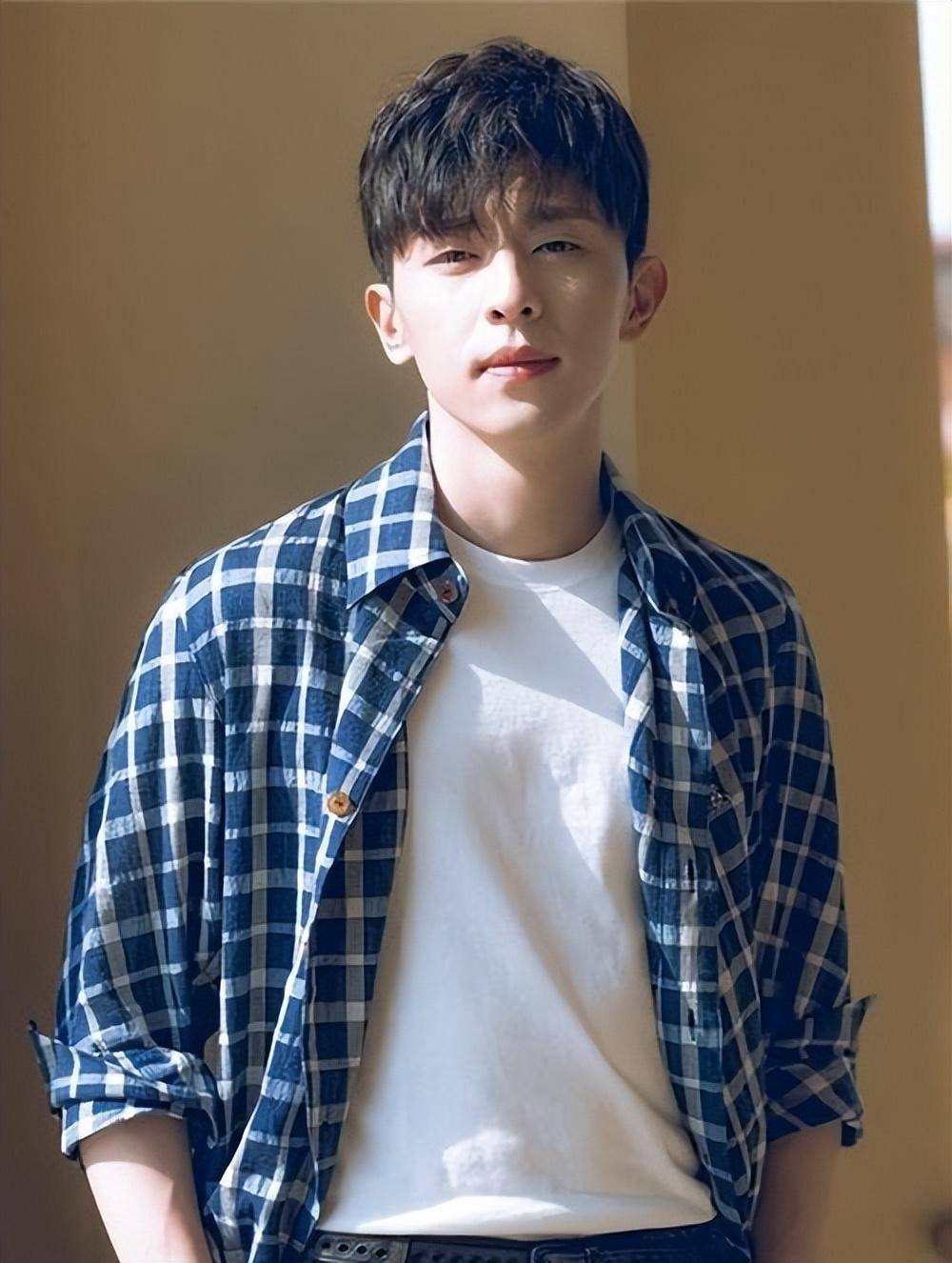 邓伦偷逃税款事情背后明星道德沦陷