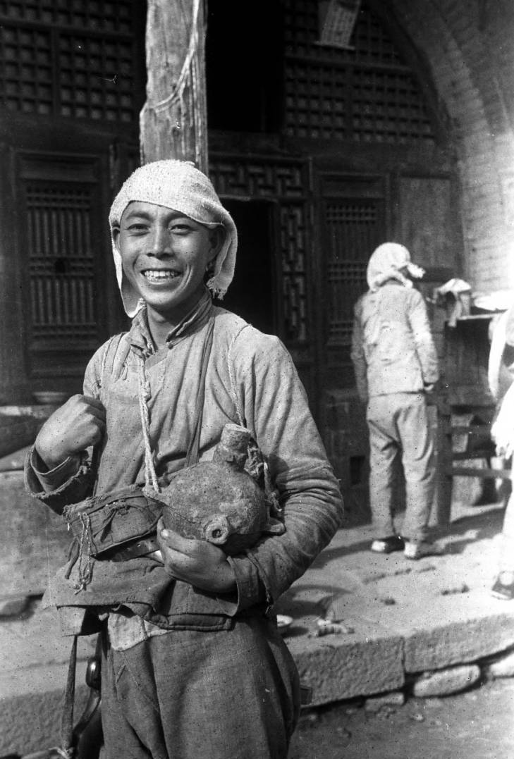 抗战民兵们武器匮乏但精神抖擞图5武器非常简陋但威力惊人