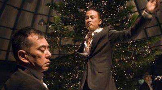 意识到自己被利用的差佬文非常愤怒,转而开始和黑社会小弟搞好关系