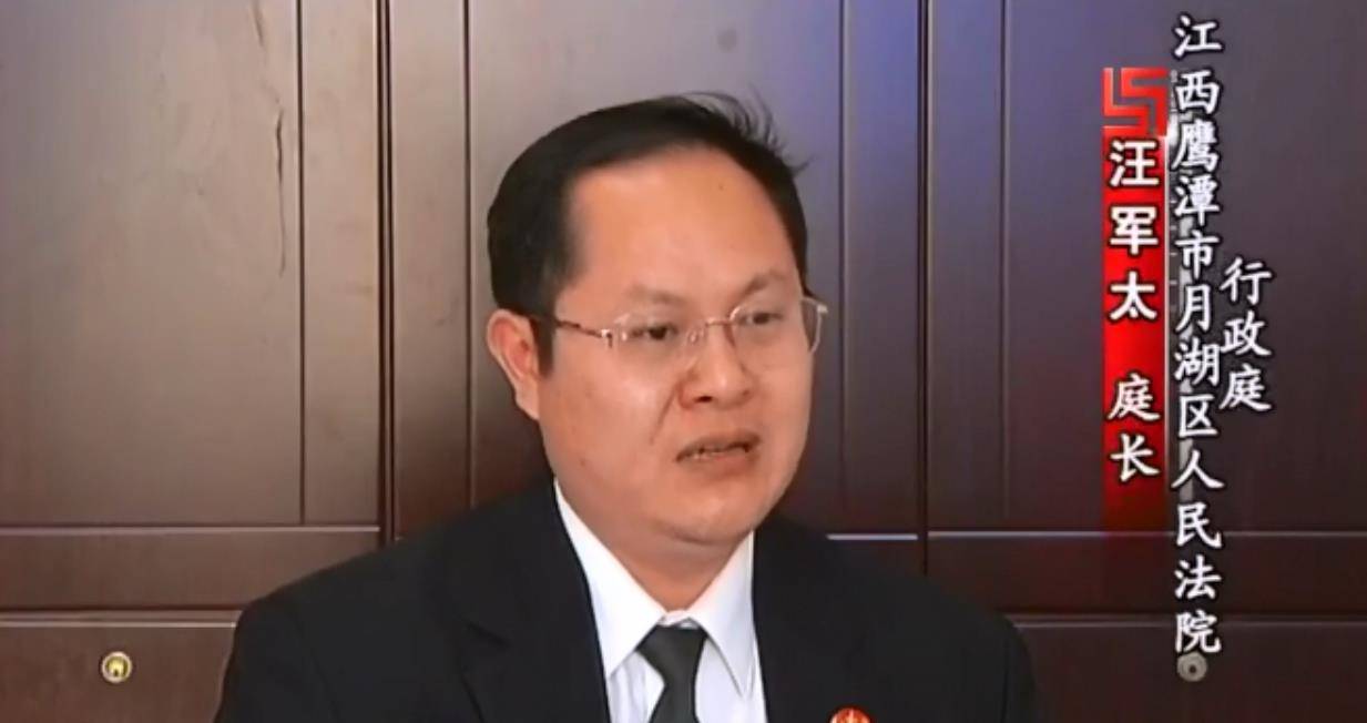 当时因为赵c还在学校的缘故,所以在原被告席上只有赵志荣和被告委托人