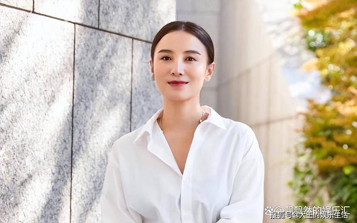 从小宋佳就对演戏有着浓厚的兴趣,最终她凭着音乐天赋和进取精神,考入