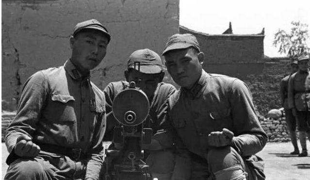 杨一青还是单身一个,我军的司令员王震了解了他的情况后便安排他去