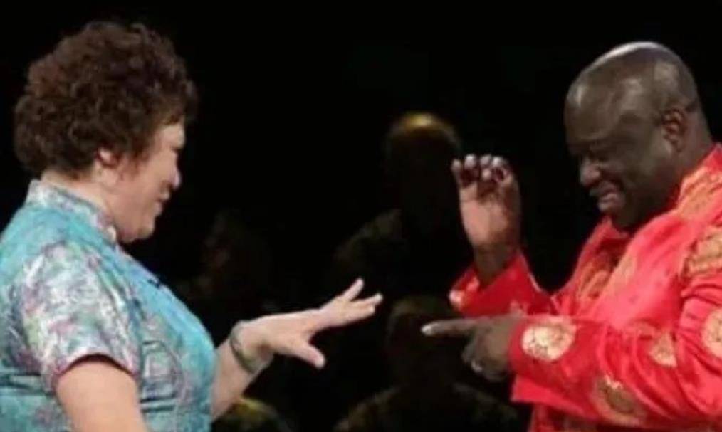 原创1990年北大才女殷杰远嫁非洲生女后回国卖盒饭如今苦尽甘来