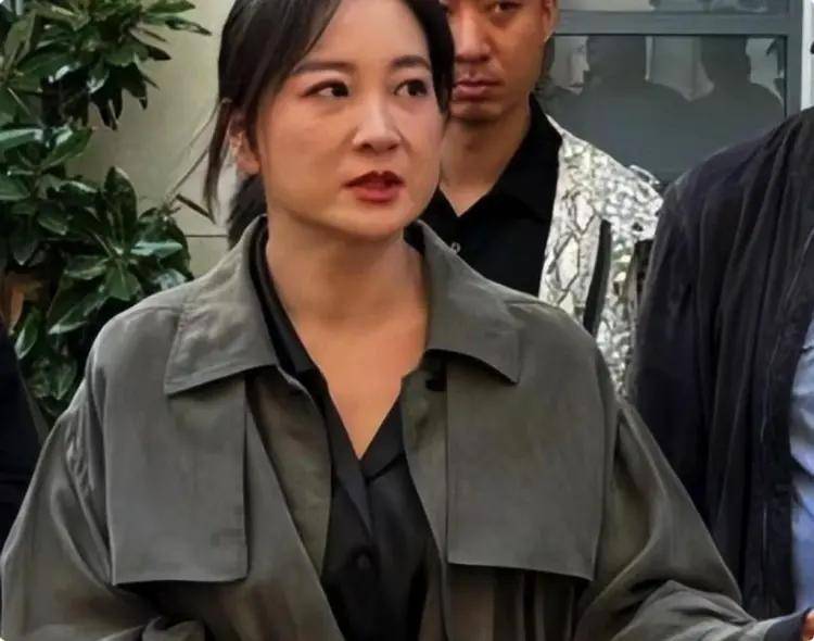 贾玲减肥下来后已经没办法像以前那样凭借滑稽的动作和夸张的表情来