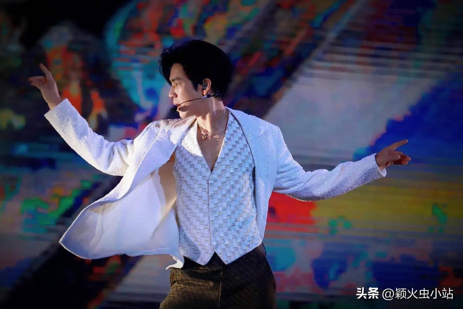 321娱乐速递张艺兴杨紫任嘉伦谭松韵钟汉良李小冉赵露思刘宇宁