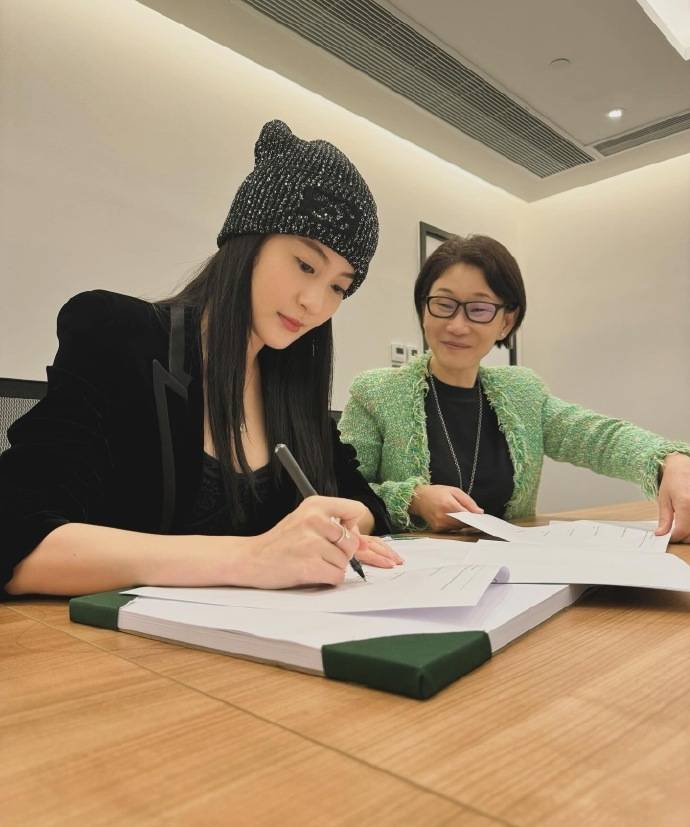 tvb女星林夏薇晒丰满身材照,高调宣布有喜事,进军钻