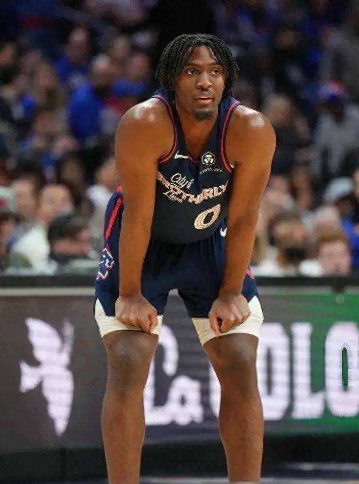 原创马克西狂砍30分76人击败黄蜂乌布雷22分难救主