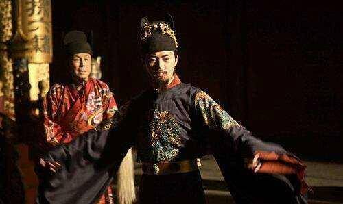 原创吊死过崇祯皇帝这棵歪脖子树被铁链封印200年如今仍在