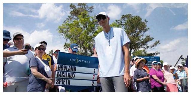 易建联现身美国投身贵族运动友谊赛,退休生活曝光