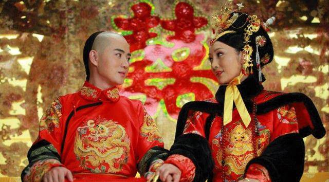 并将王府厅堂命名各种能表忠心的名称,比如:退省斋,九思堂,恩波亭等