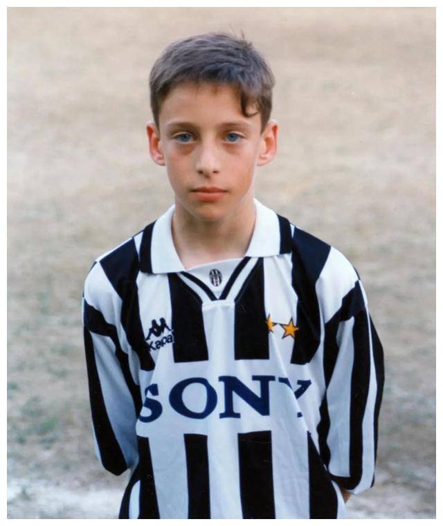 意大利足球传奇闪耀舞台的明星克劳迪奥马尔基西奥