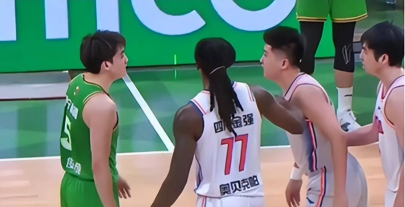 罕见流浪汉变成了大腿连续五场比赛爆发成为得分王球迷他们在烂队失去