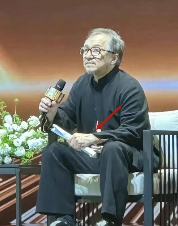 68岁陈道明近照曝光白发苍苍脸上满是皱纹一件衣服穿了十几年