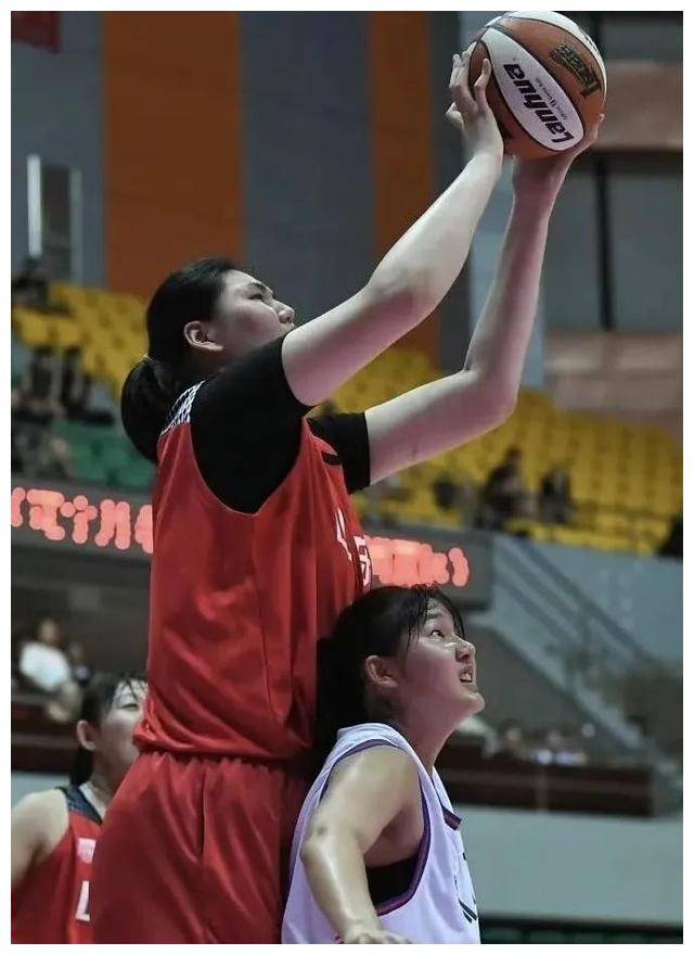 张子宇中国女篮的女版姚明身高2米28能否领航新时代
